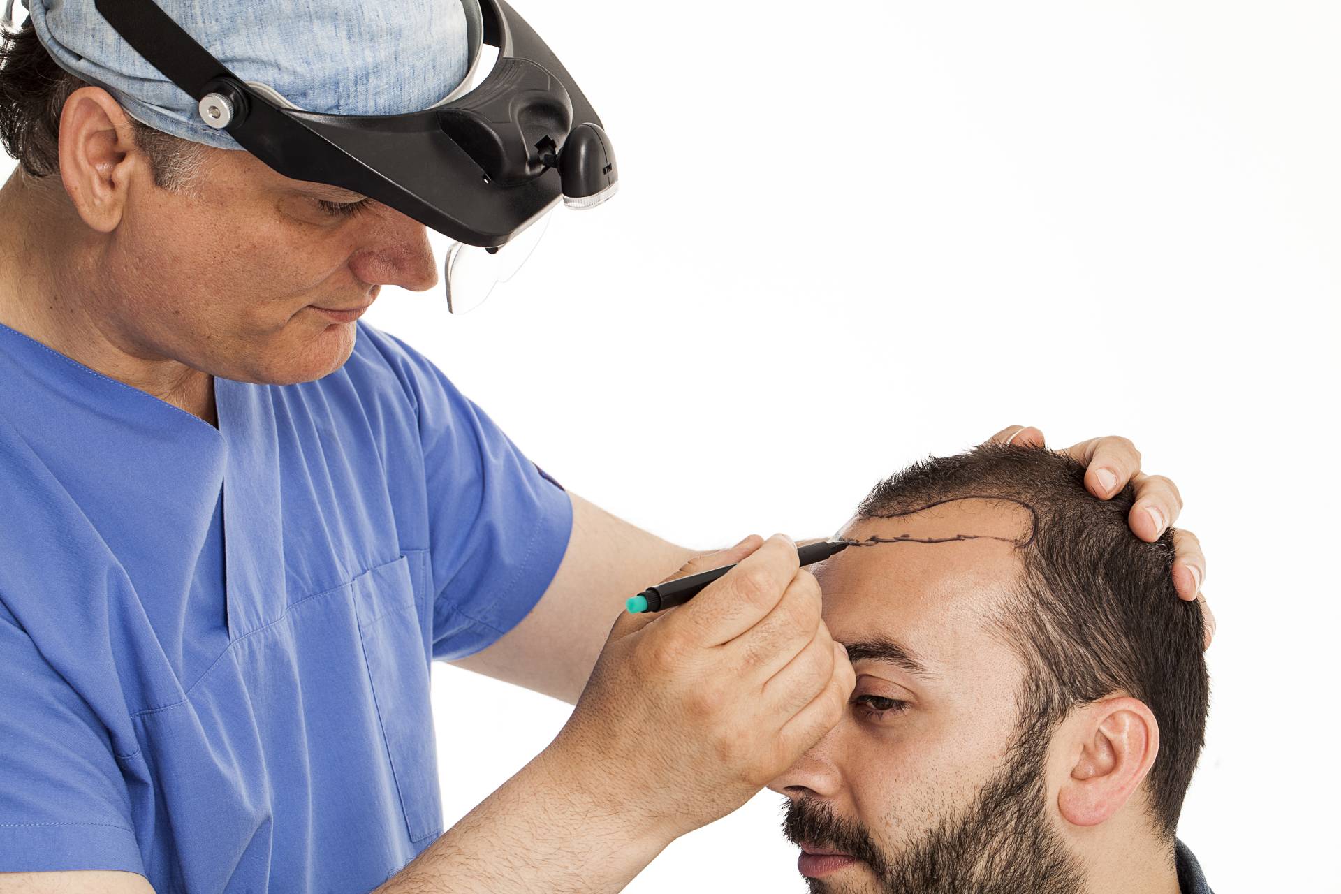 Ablauf einer Haartransplantation: Was ist zu beachten?