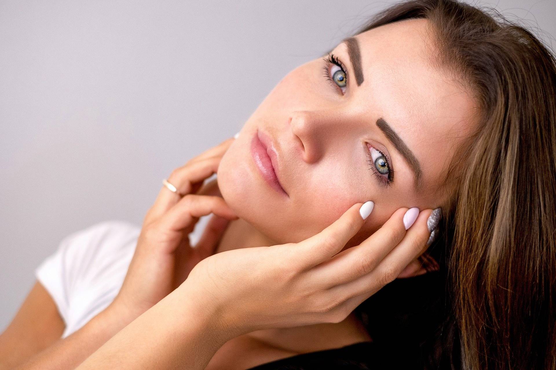Augenbrauentransplantation bei Frauen
