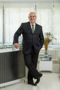 Dr. İlhan Serdaroğlu FUE Haartransplantation Istanbul Türkei Dr. İlhan Serdaroğlu FUE Haartransplantation Istanbul Türkei