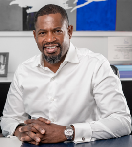 Dr. Emorane Lupanzula FUE Haartransplantation Brüssel
