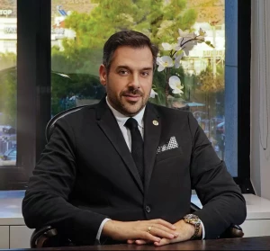 Dr. Lefteris Papanikolaou Haartransplantation ATHEN Griechenland Dr. Lefteris Papanikolaou Haartransplantation ATHEN Griechenland