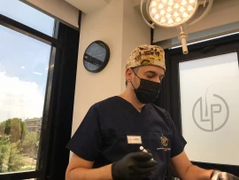 Dr. Lefteris Papanikolaou Haartransplantation Griechenland Athen