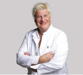 Frau Bettina Schuster Haarchirurgie FUE Haartransplantationen in Hamburg Deutschland